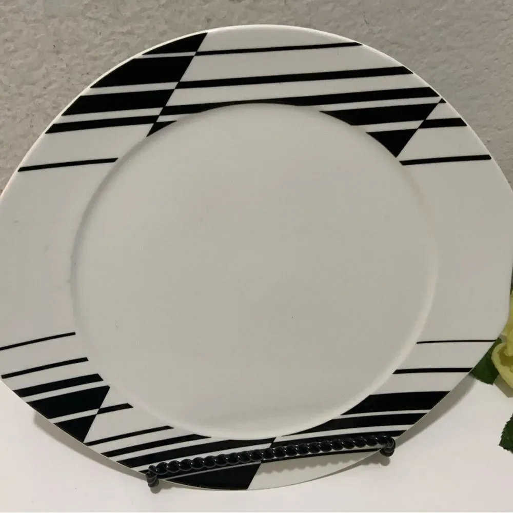 VILLEROY & BOCH LINEA black white Made in Luxembourg 10.5” B1